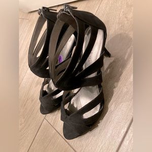 Kelly & Katie Black Heels size 8